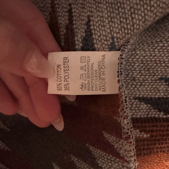 Aztec Distressed Style Shacket - Picture 5 of 7